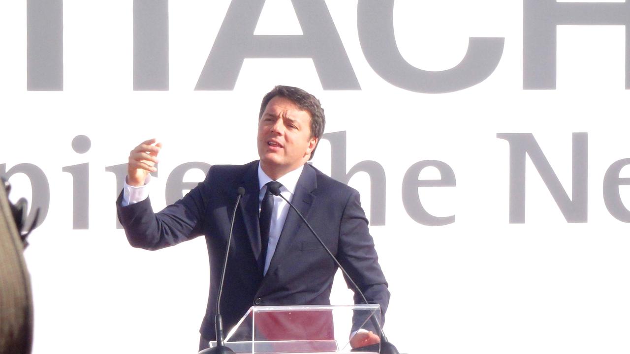 Renzi ai lavoratori Hitachi: realtà straordinaria, questa azienda ha un futuro - Foto e video