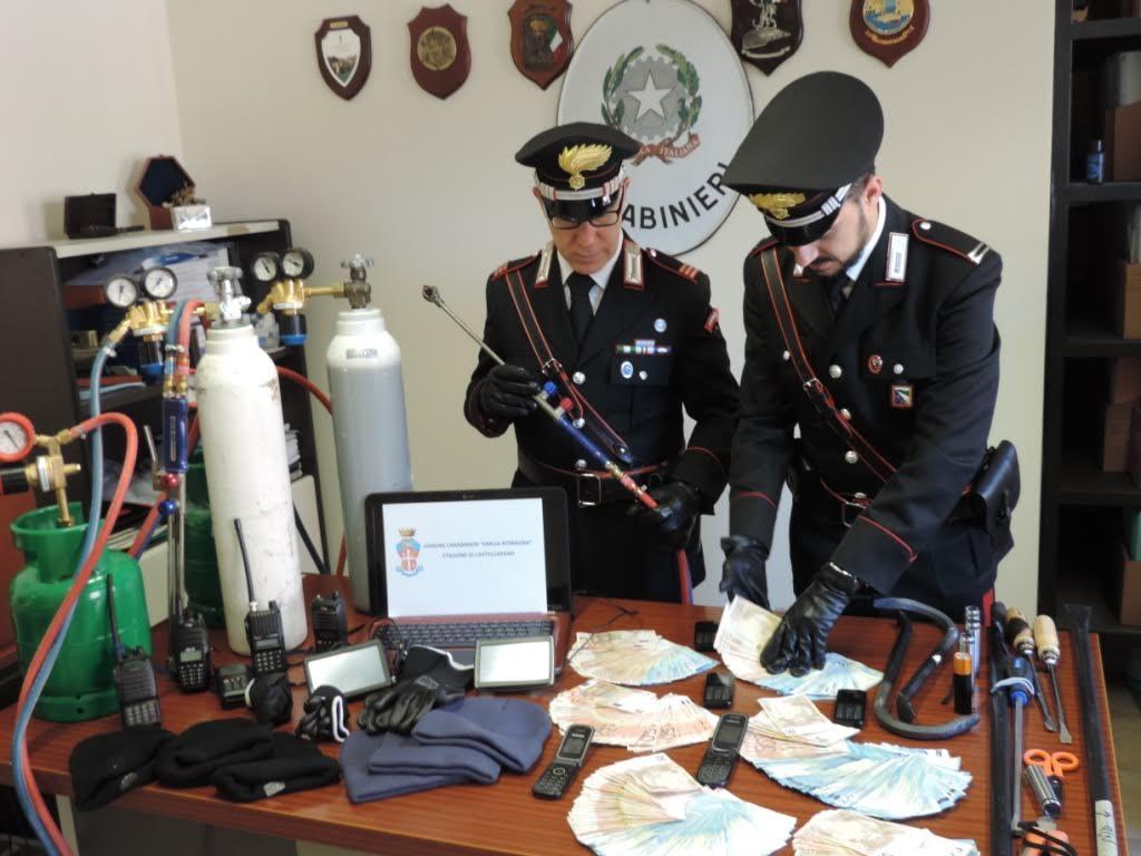 Assalto ai bancomat, i carabinieri fermano la banda