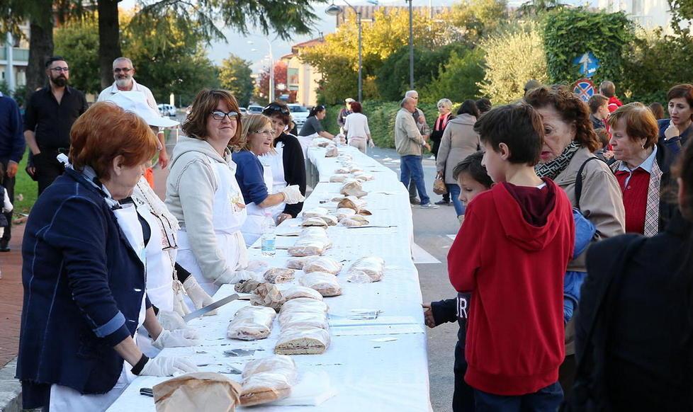 Il panino di 100 metri torna in piazza 