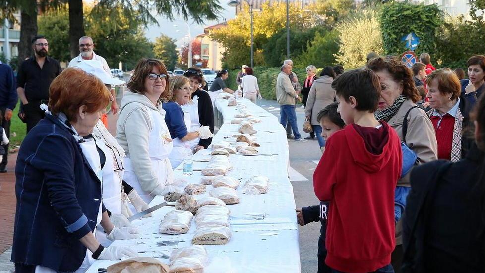 Il panino di 100 metri torna in piazza