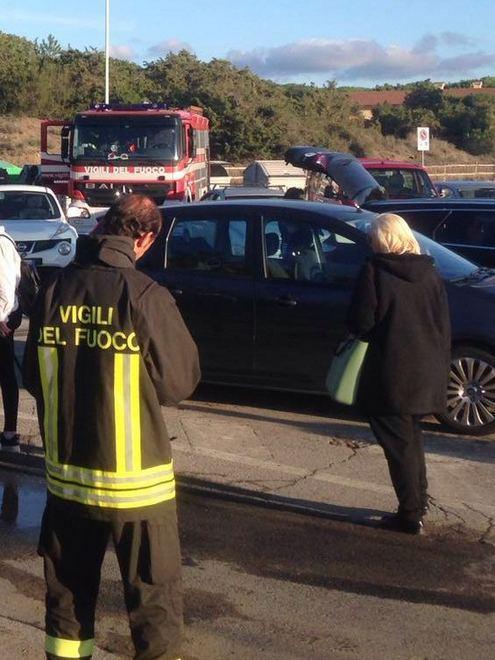 Odore di gas in piazza sul posto i vigili del fuoco 