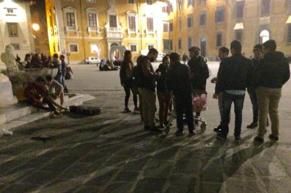 Ogni mezz’ora vanno a fare rifornimento 