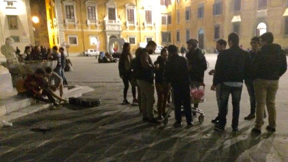 Ogni mezz’ora vanno a fare rifornimento