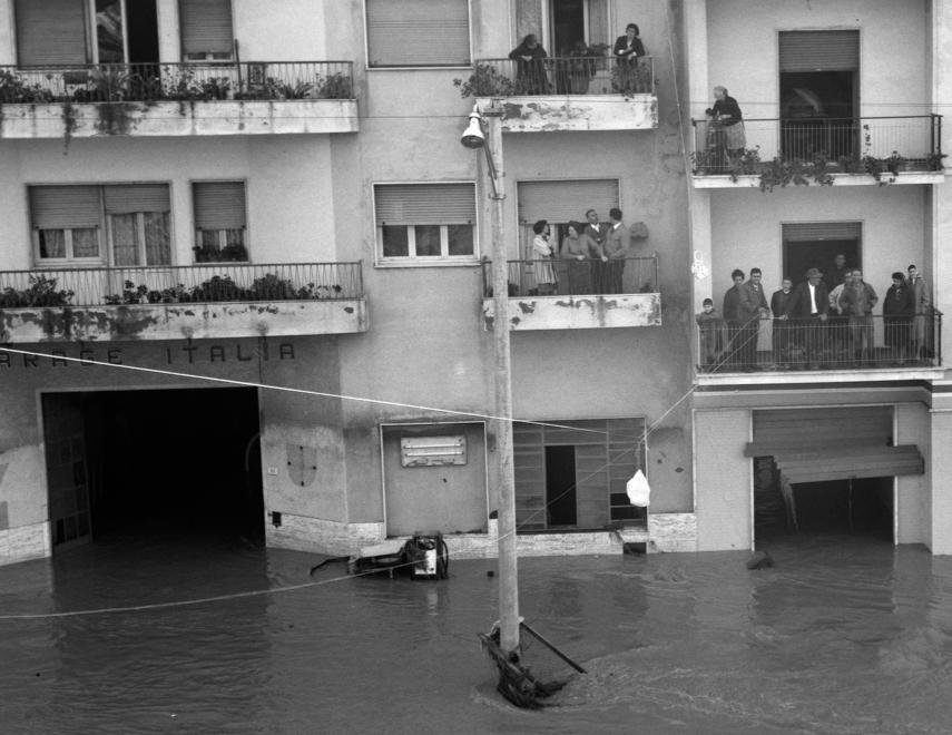 Ombrone 1966: Frecce dalle Mura, il pronto soccorso degli “angeli arcieri” 