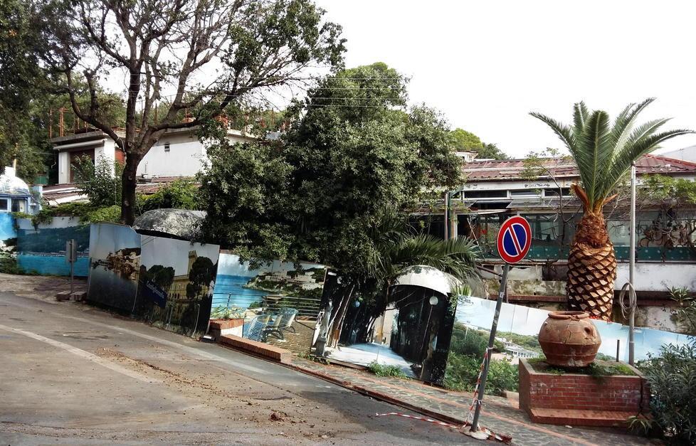 Ex Ciucheba: partiti i lavori per la pulizia degli interni (foto Falorni)