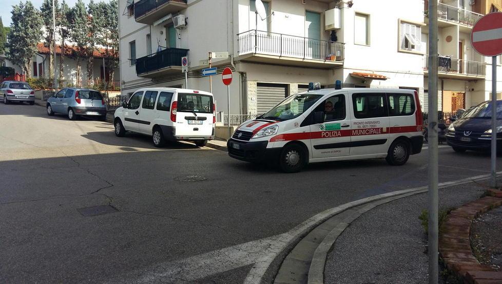 Sorpreso a buttare droga nel wc ragazzo arrestato in casa 