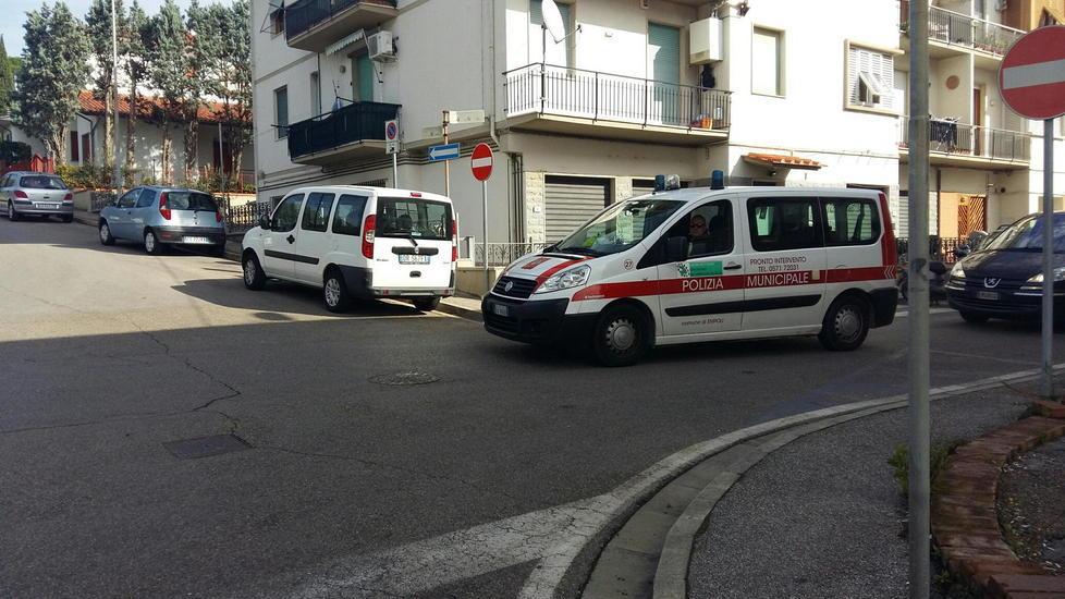 Sorpreso a buttare droga nel wc ragazzo arrestato in casa