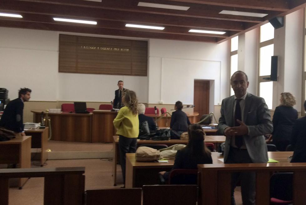 In tribunale il saluto commosso tra i familiari delle vittime