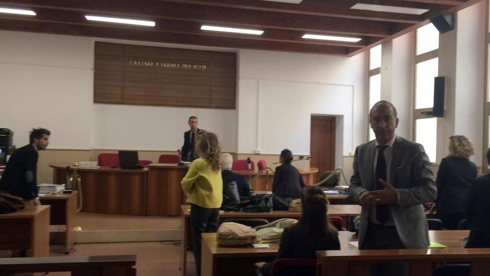 In tribunale il saluto commosso tra i familiari delle vittime
