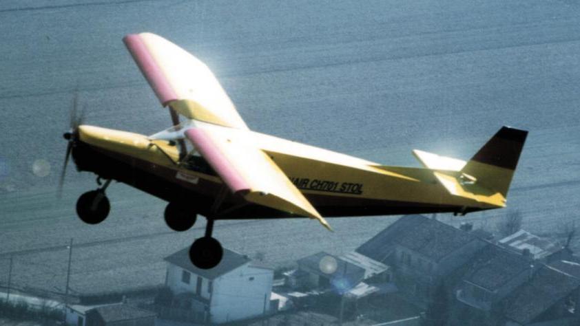 Nel furgone c’è un pezzo d’aereo