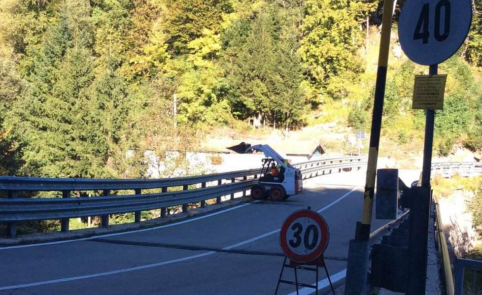 «Gli operai scaricano direttamente nel greto» 