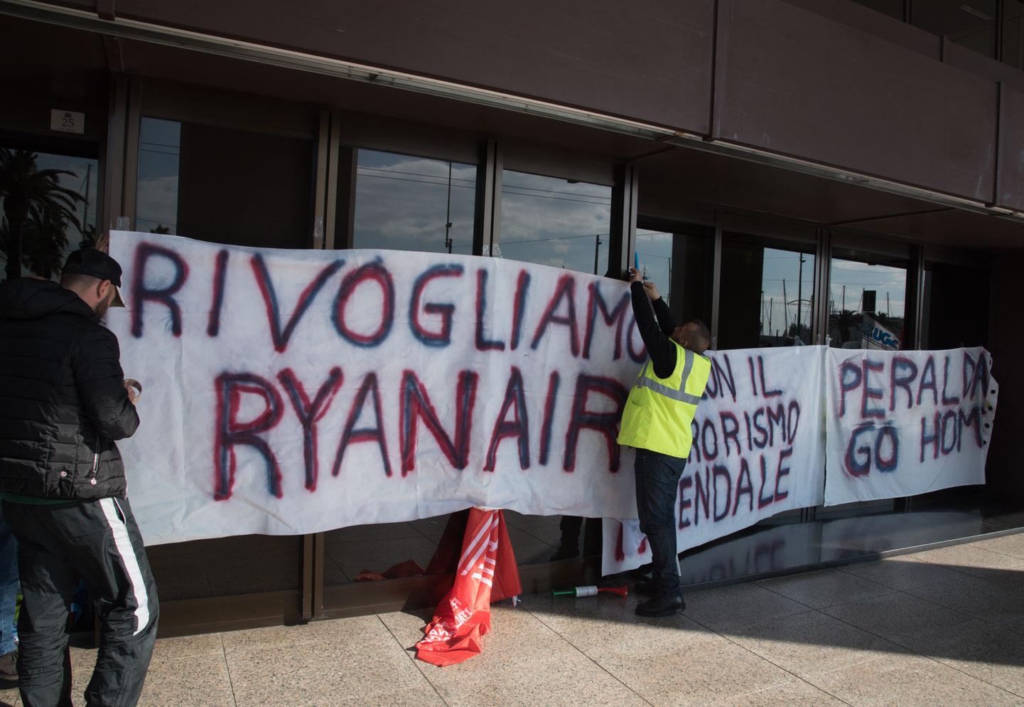 La protesta della scorsa primavera sotto il consiglio regionale, a Cagliari