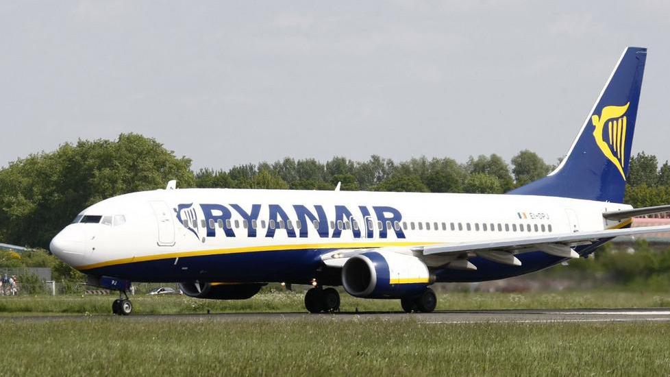 Ryanair dice addio ad Alghero e investe su Elmas 
