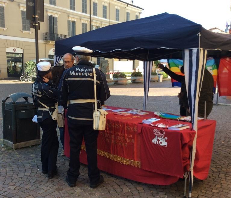 Multato alla fiera di Correggio il banchetto del Prc 