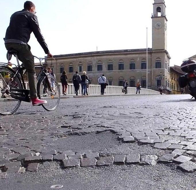 Ponte di Mezzo nuovo look iniziati gli interventi