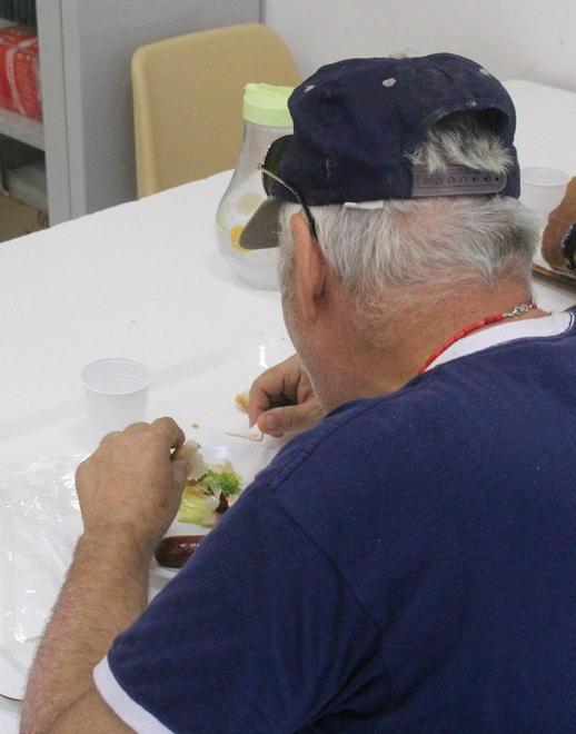 È allarme povertà, 50 pasti al giorno alla mensa Caritas 