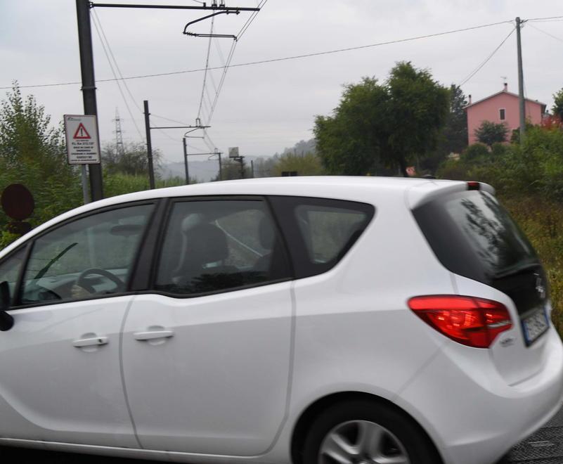 «I treni passano a sbarre alzate e noi tremiamo» 