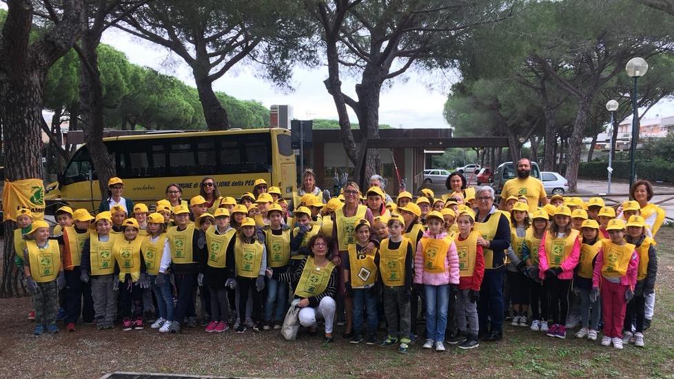 Puliamo il mondo, 90 bambini in campo