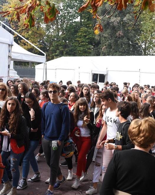 Ragazzi e prof del Vallisneri invadono le Mura 