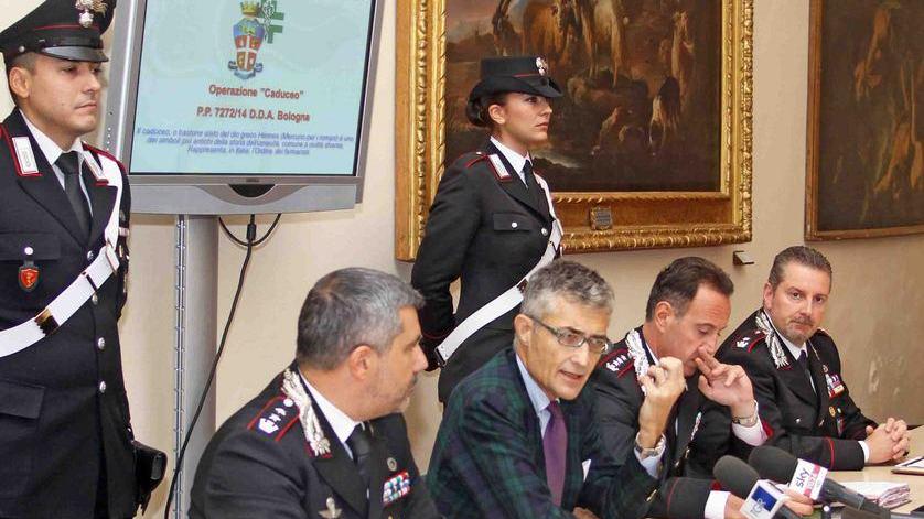 Una banda senza scrupoli dai manovali al broker