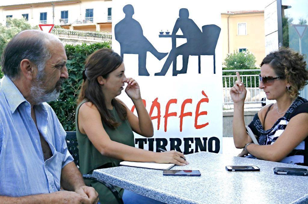Una delle nostre croniste incontra un gruppo di abitanti di Antignano (Marzi Pentafoto)