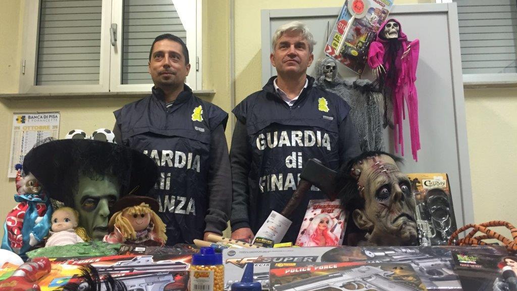 Parte dei giocattoli sequestrati