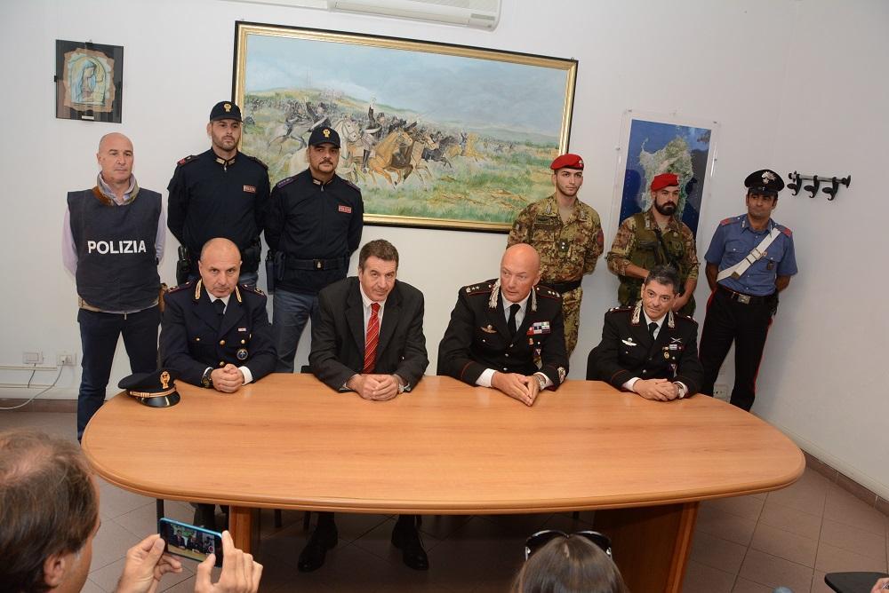 Conferenza stampa congiunta di carabinieri e polizia