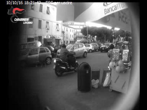 Lo scippatore seriale resta in carcere e ora spunta un altro colpo 