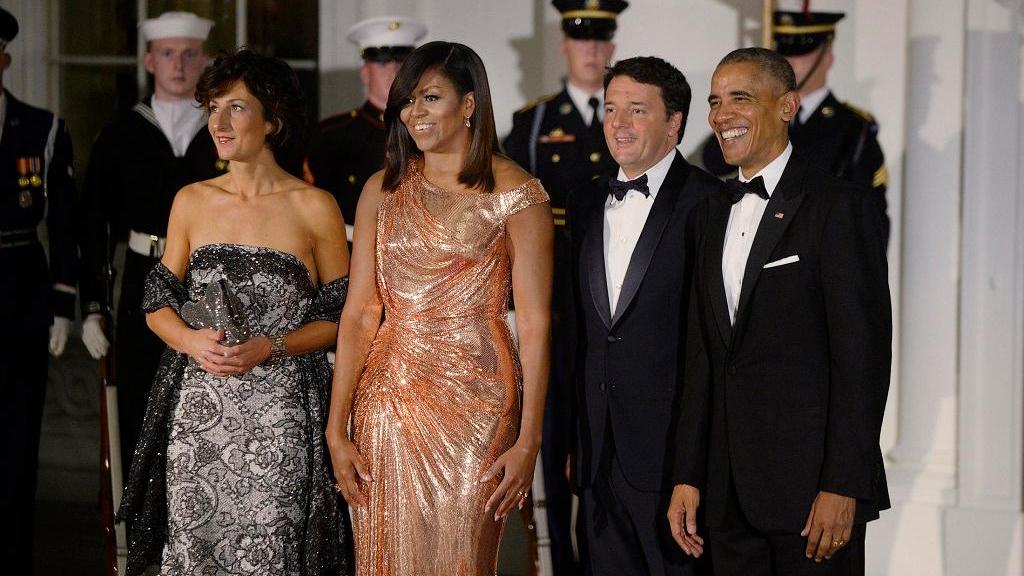 Matteo Renzi e Barack Obama, accompagnati dalle mogli, poco prima della cena alla Casa Bianca