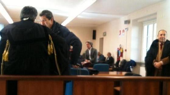 Palpò il seno a un’agente, condannato
