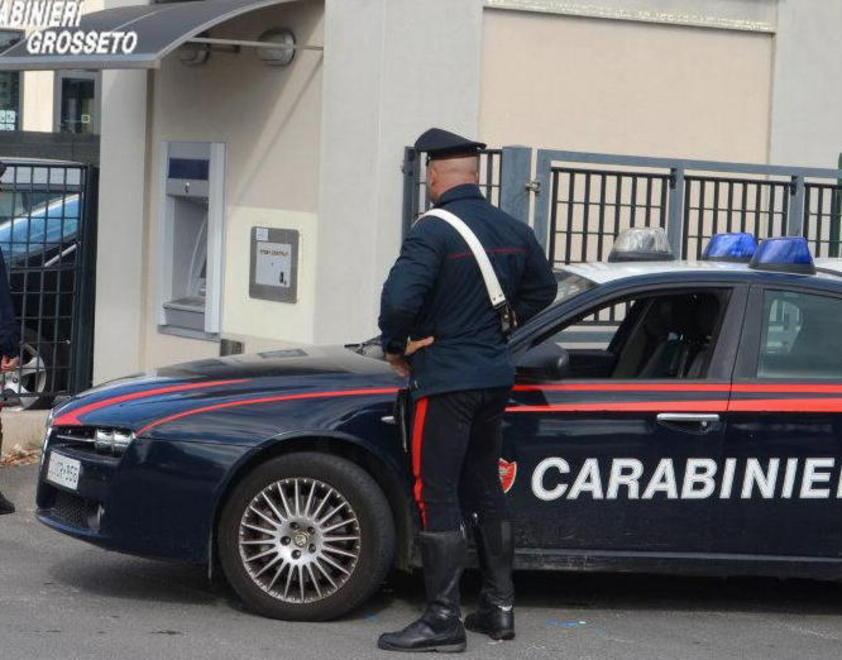 Assaltano il bancomat con la fiamma ossidrica 