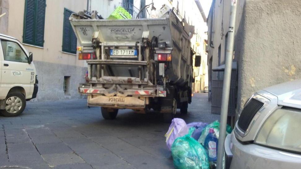 Rifiuti in centro, nuovi orari per i Comics