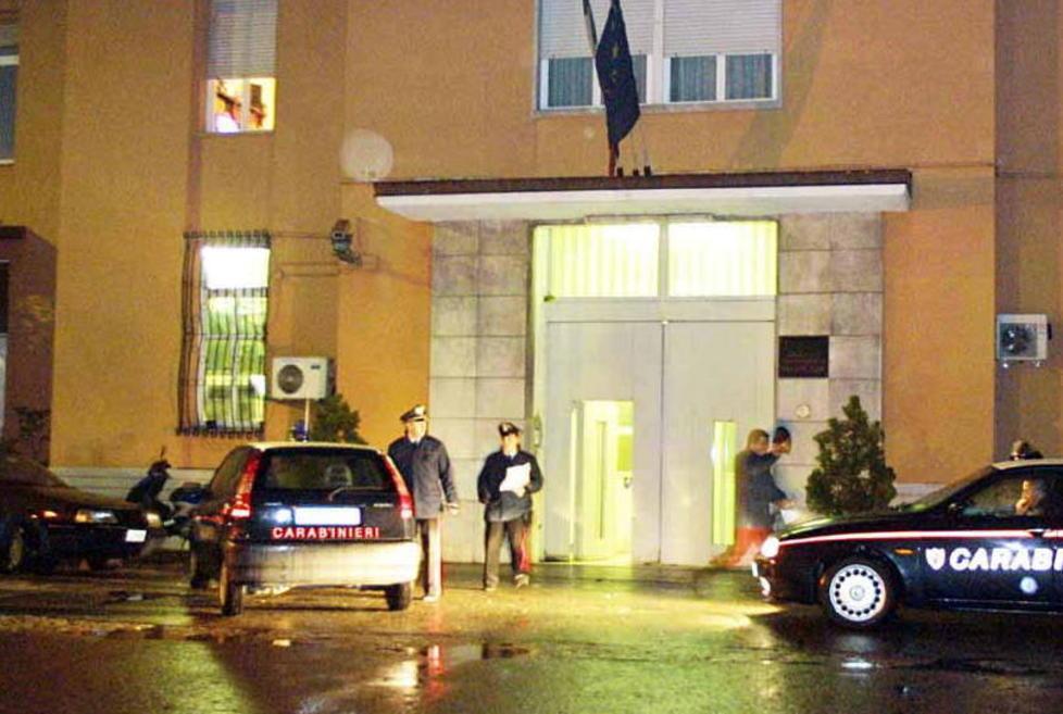 Ruba e poi evade dai domiciliari 