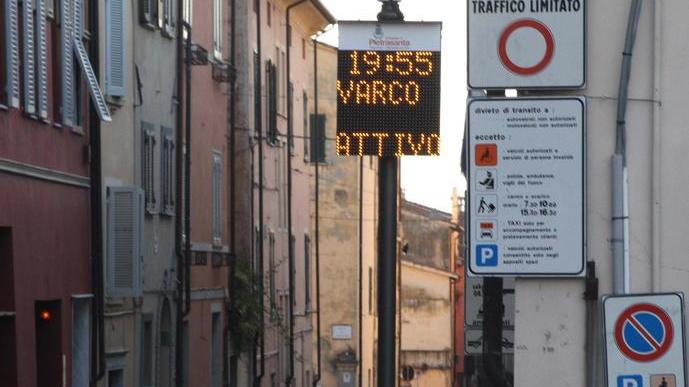 In farmacia con la targa dell’auto per evitare la multa