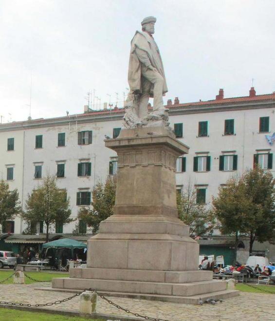 In piazza Garibaldi palco e giochi «Da qui parta la rinascita dell’area»