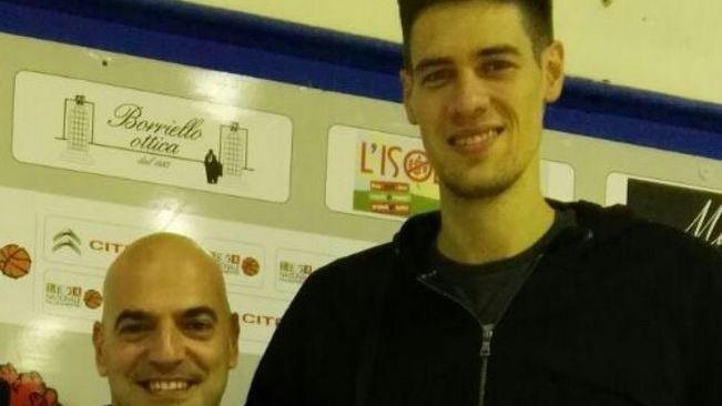 Il Su Stentu aggiunge centimetri con il centro Davide Varrone