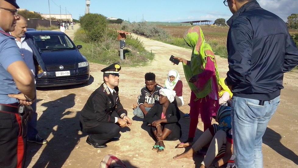 Nigeriani trasferiti all’ex tribunale: «È un’ingiustizia»