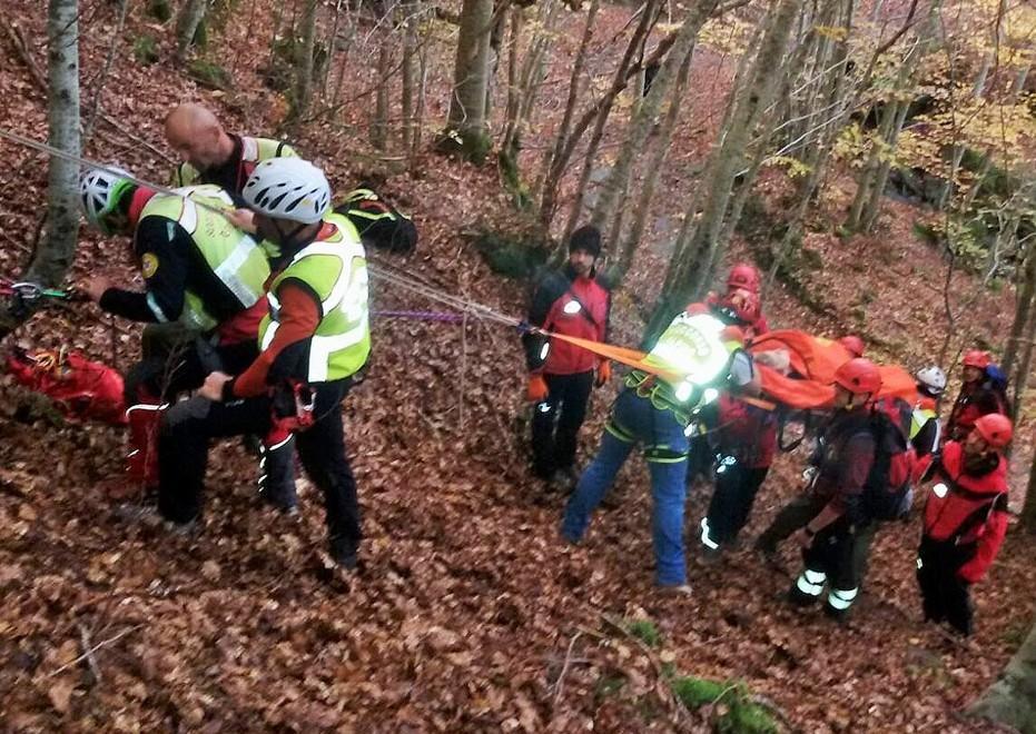 Ancora una fungaiola nei guai tra i boschi