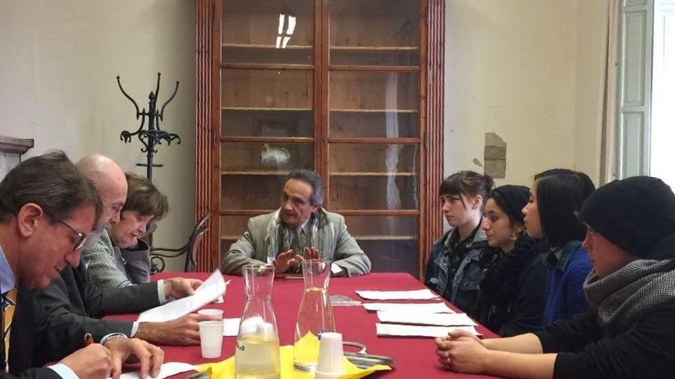 Studenti non entrano in classe: «Troppi problemi al Venturi»