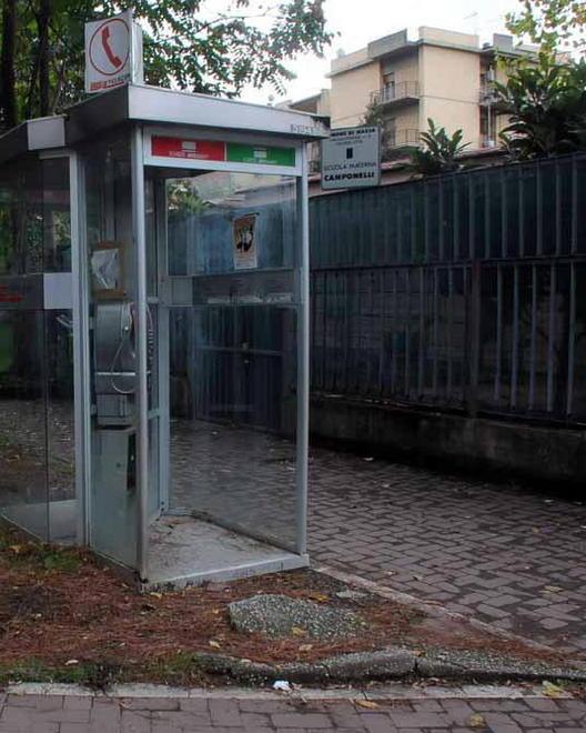 Il tetris a Massa: marciapiedi ko e strade a pezzi 