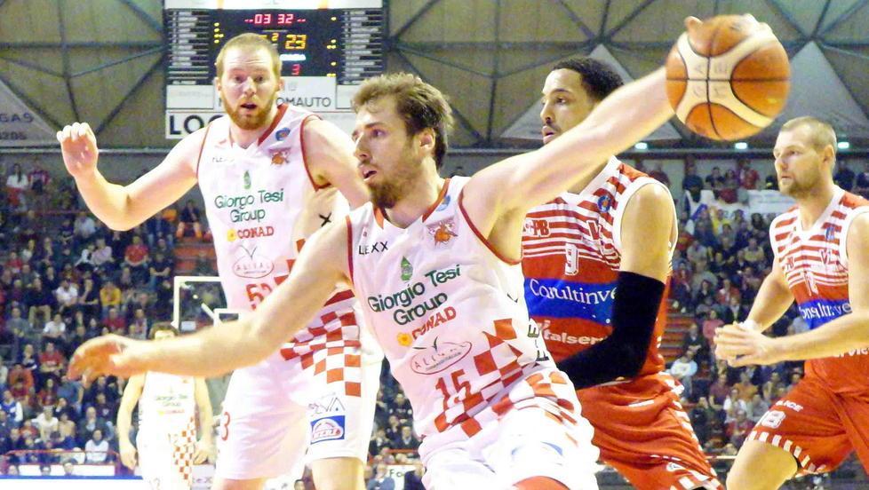 Il polacco Czyz quando giocava con la maglia biancorossa del Pistoia Basket