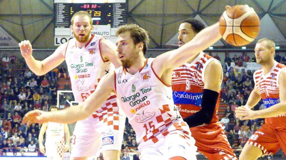 Il polacco Czyz quando giocava con la maglia biancorossa del Pistoia Basket