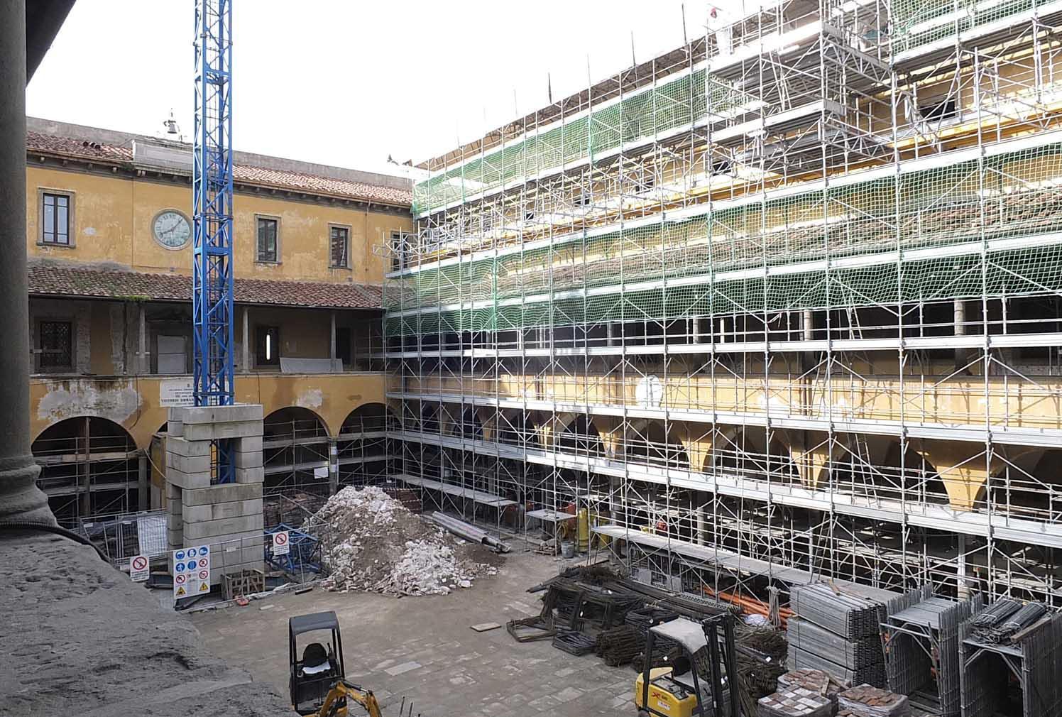 Il cantiere nel cortile della Sapienza