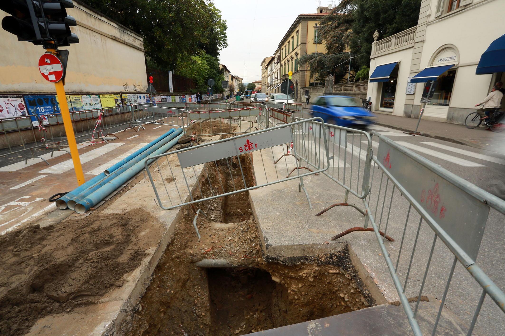 Il cantiere di via Roma interessato dall'intervento di Acque
