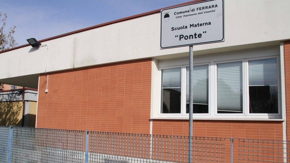 Ferrara, rubano borsa in un’auto con una bimba a bordo