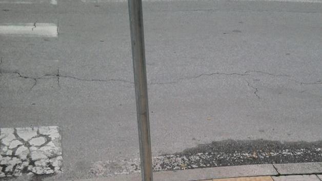 Un palo sul percorso per non vedenti