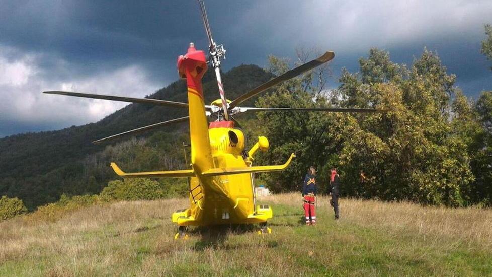 Anziana fungaiola precipita in un dirupo
