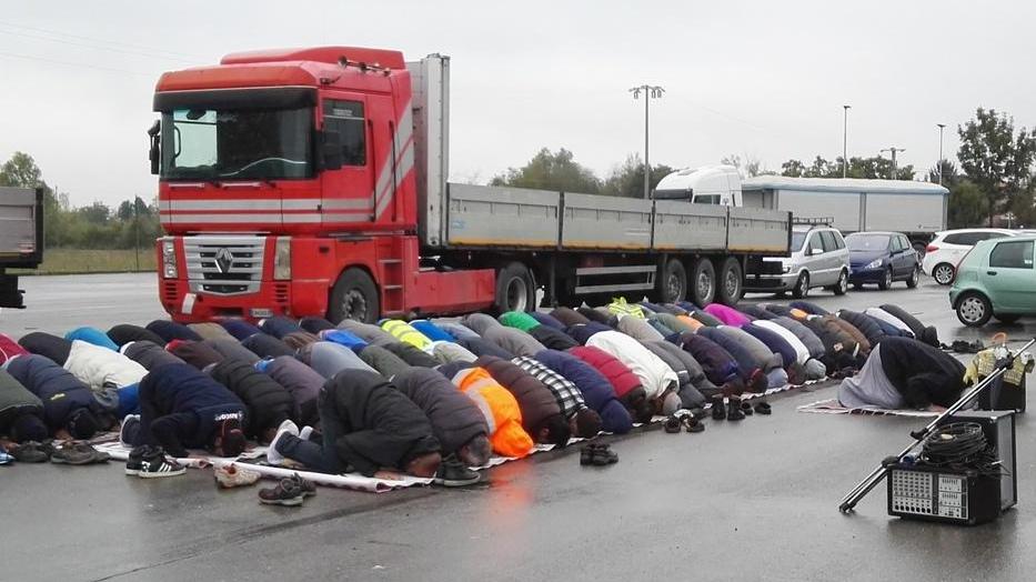 Un locale dove pregare per gli islamici di Al Huda