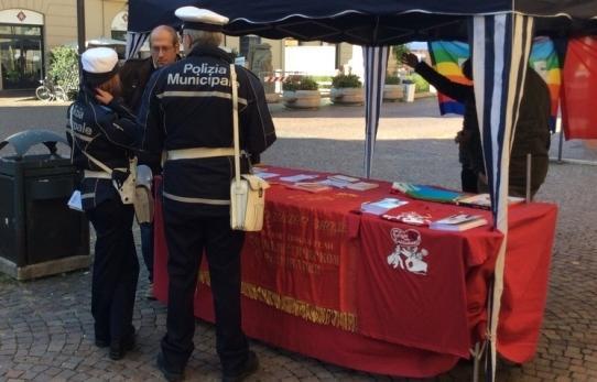 Multa al banchetto di partito Non si arresta la polemica 