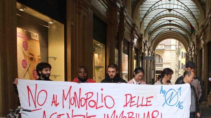 Sit-in contro lo sfratto di 4 famiglie